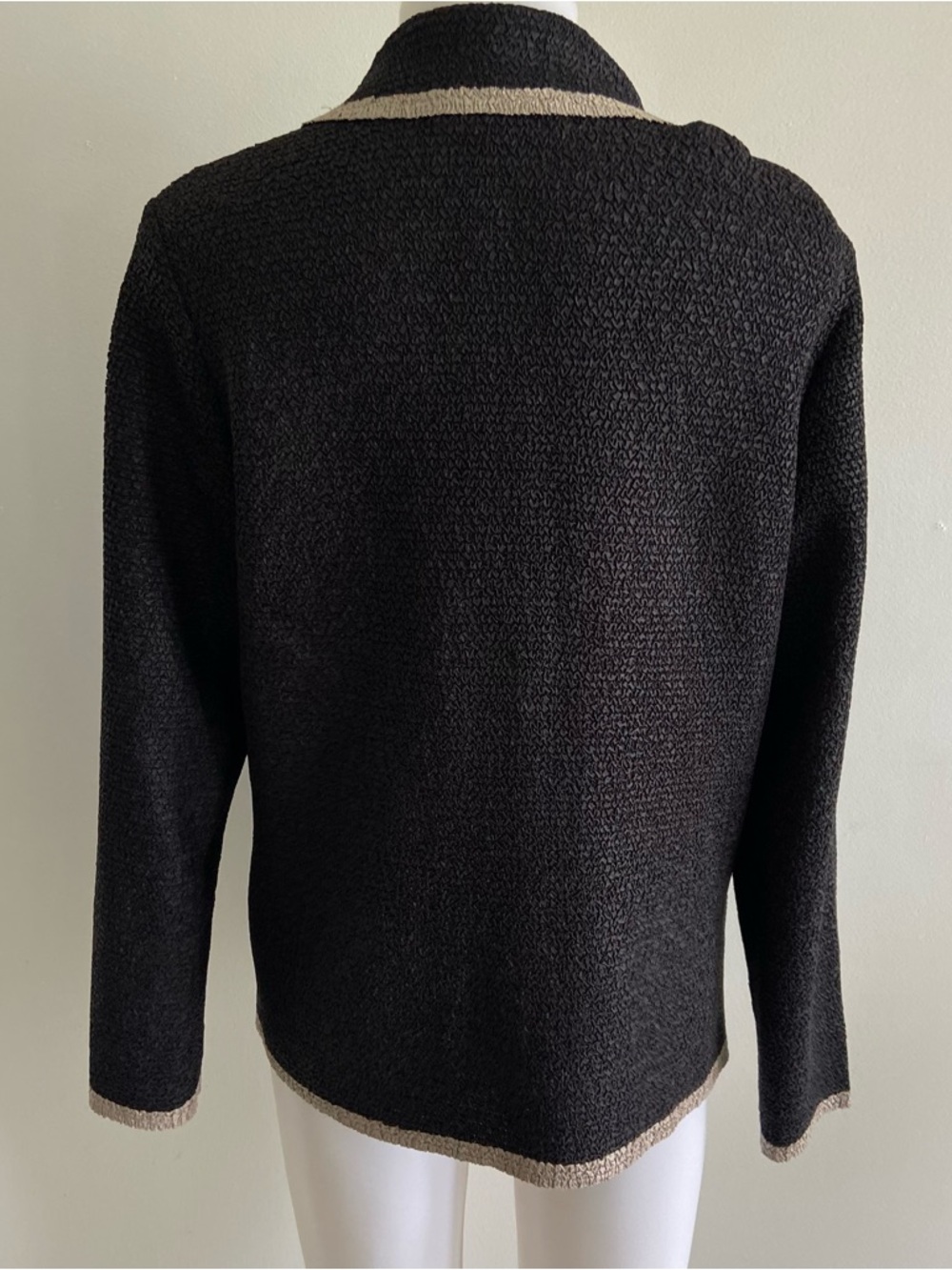 NWT Chico's Travelers Crushed Black Crinkle  Blazer with Cream Trim 2 12 - Picture 5 of 8